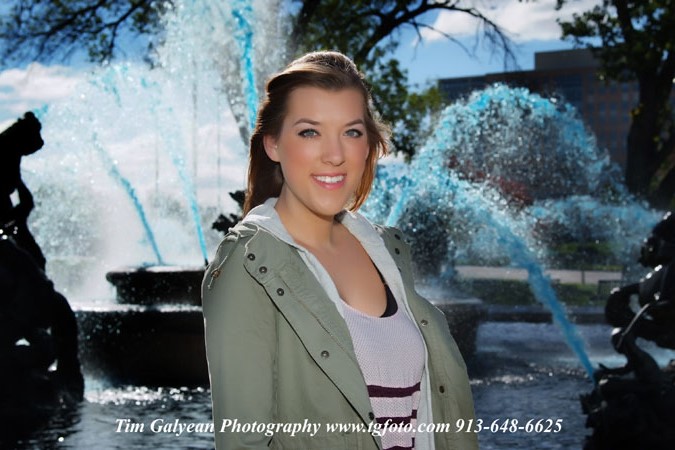 Plaza,fountains,senior,portriait,kansas city,location,senior,pictures,affordable,outdoor